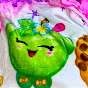 I love shopkins kids throw